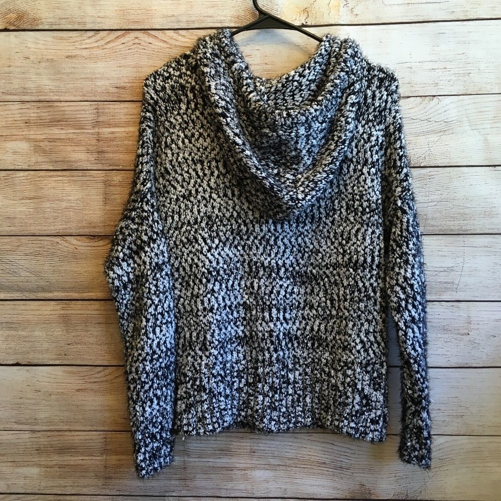 YES LOLA BLACK AND WHITE HOODED SWEATER - Picture 5 of 6